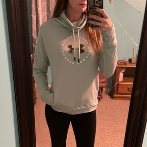 Seafoam green under armor turtle neck sweatshirt. “Performance outdoor apparel”